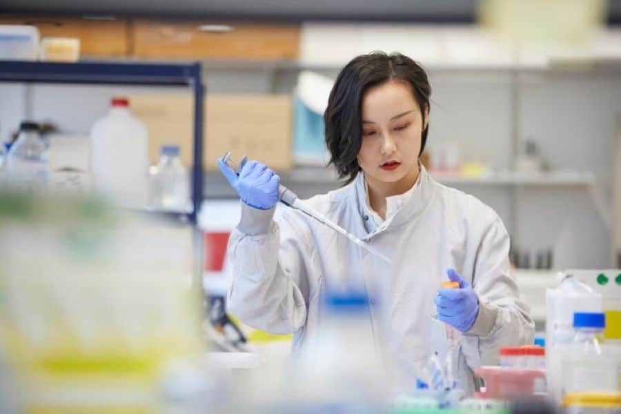 Student in lab in Bristol
